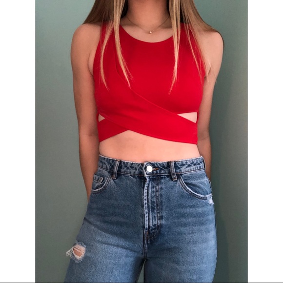 3/$25 Cropped Tops: Zara Red Crop Top 🌶 - Picture 1 of 3